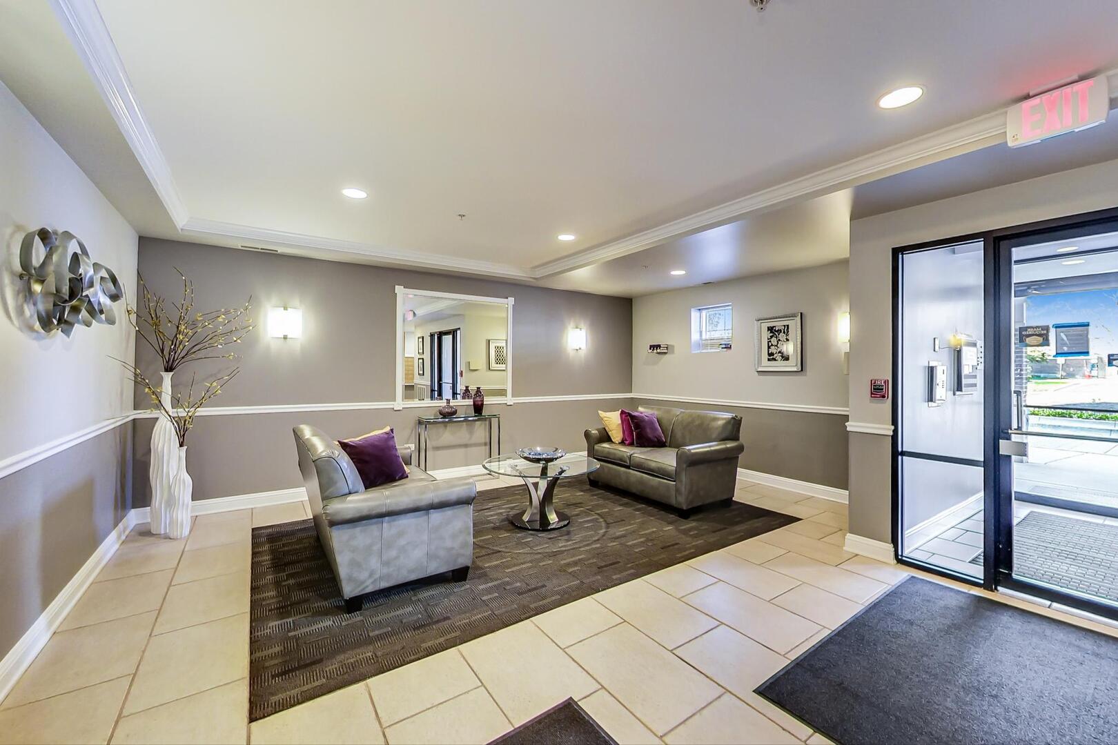 425 Village Green #213, Lincolnshire, IL 60069