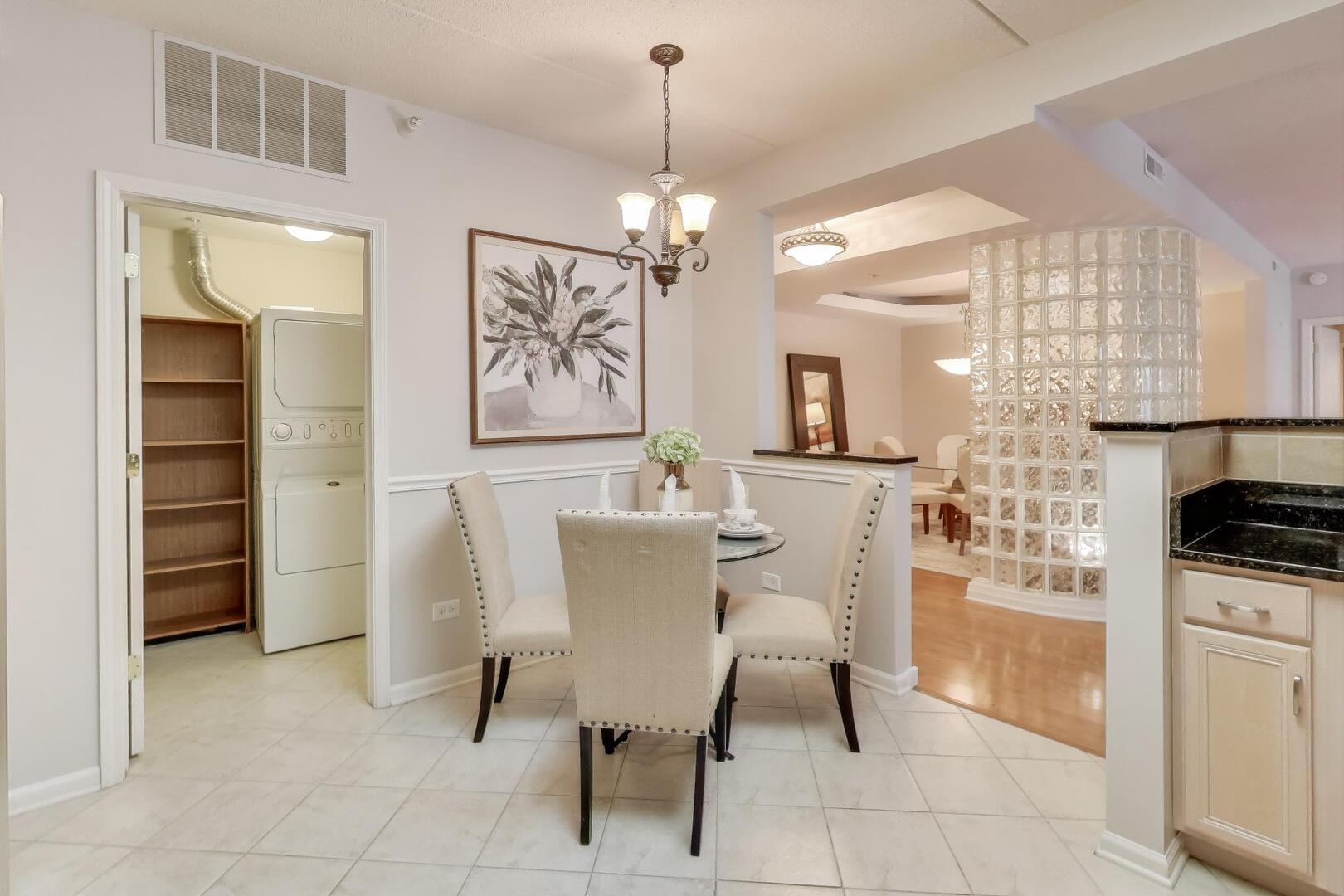 425 Village Green #213, Lincolnshire, IL 60069