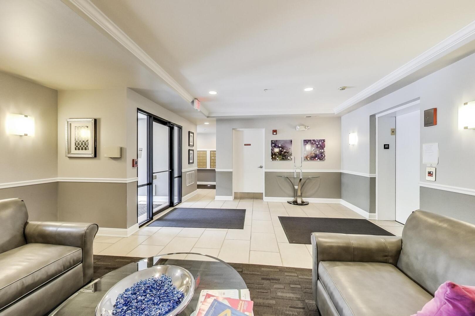 425 Village Green #213, Lincolnshire, IL 60069