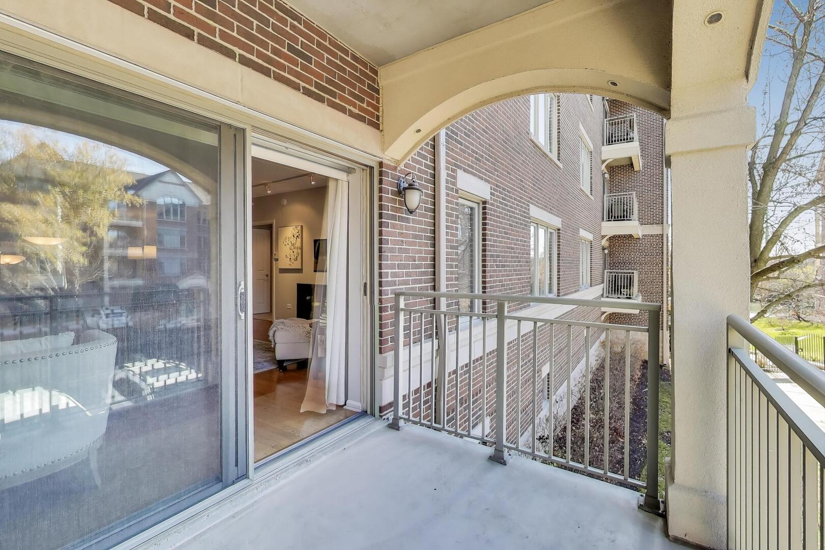 425 Village Green #213, Lincolnshire, IL 60069