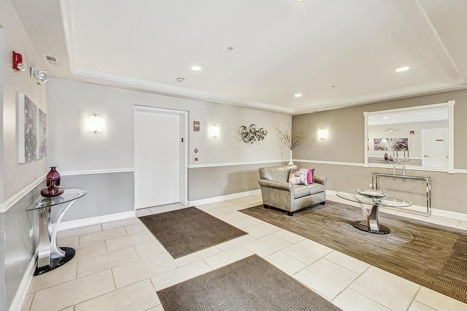 425 Village Green #213, Lincolnshire, IL 60069