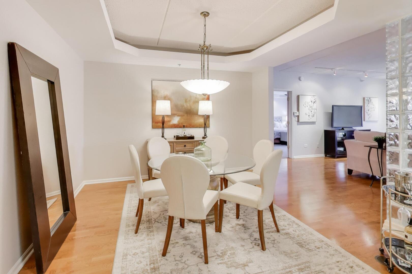 425 Village Green #213, Lincolnshire, IL 60069