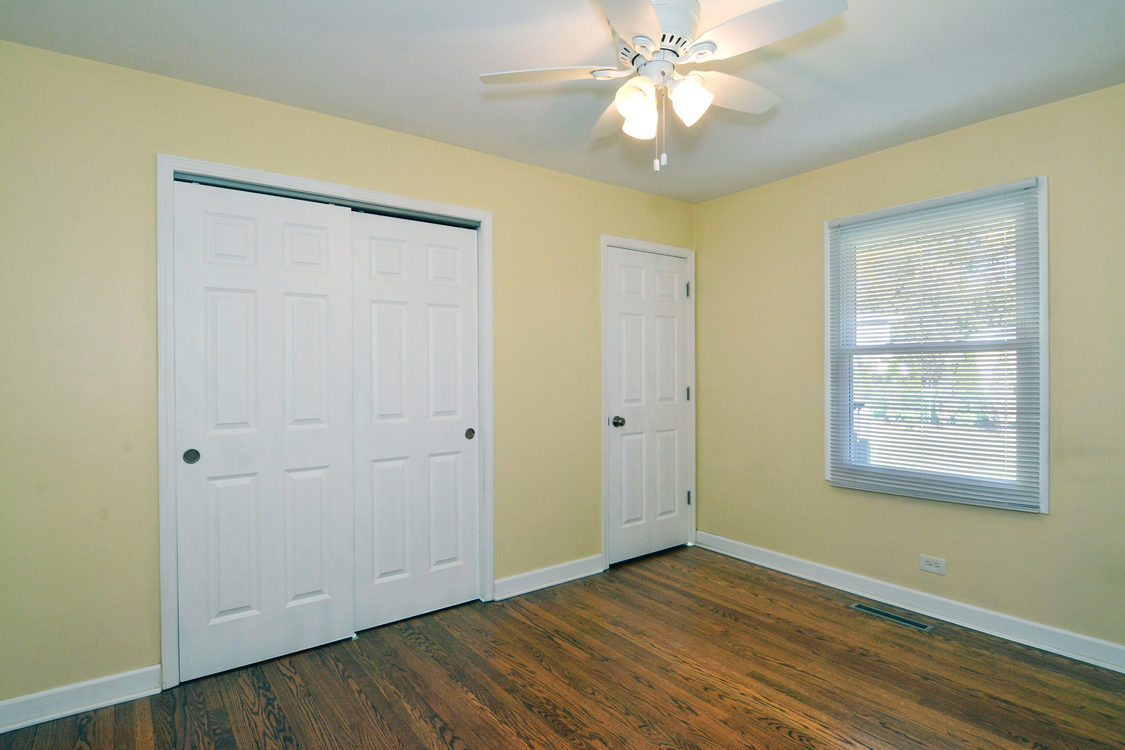 1222 E kensington Road, Arlington Heights, IL 60004