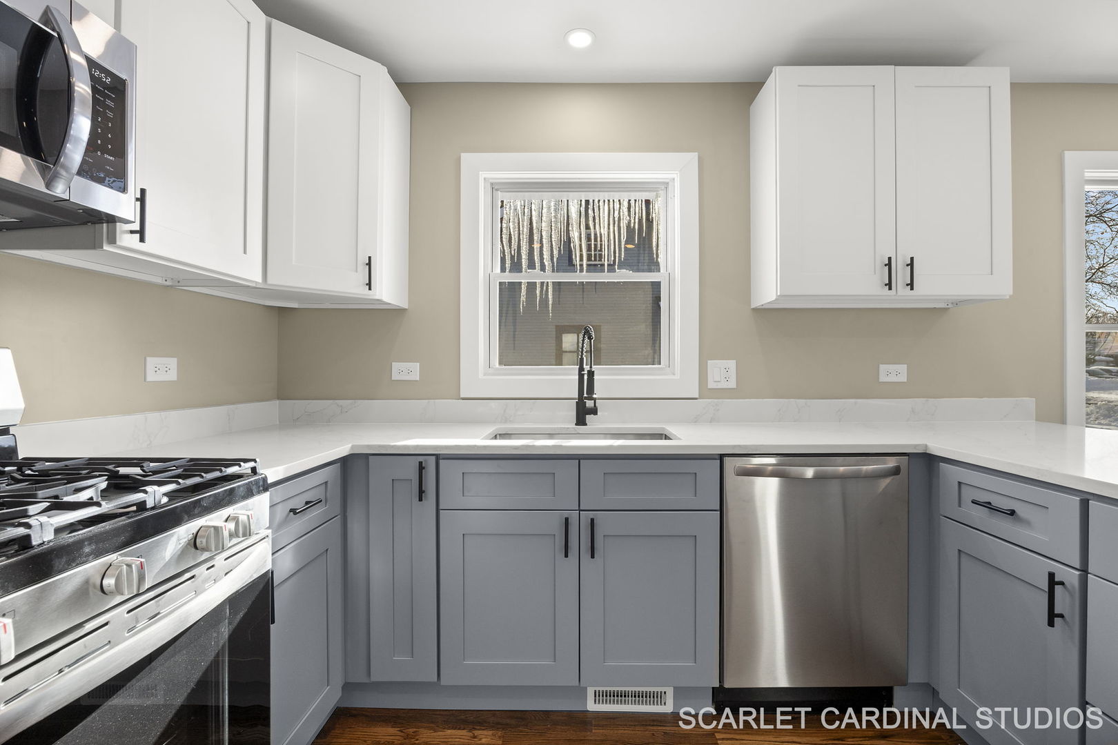 213 S Yale Avenue, Villa Park, IL 60181