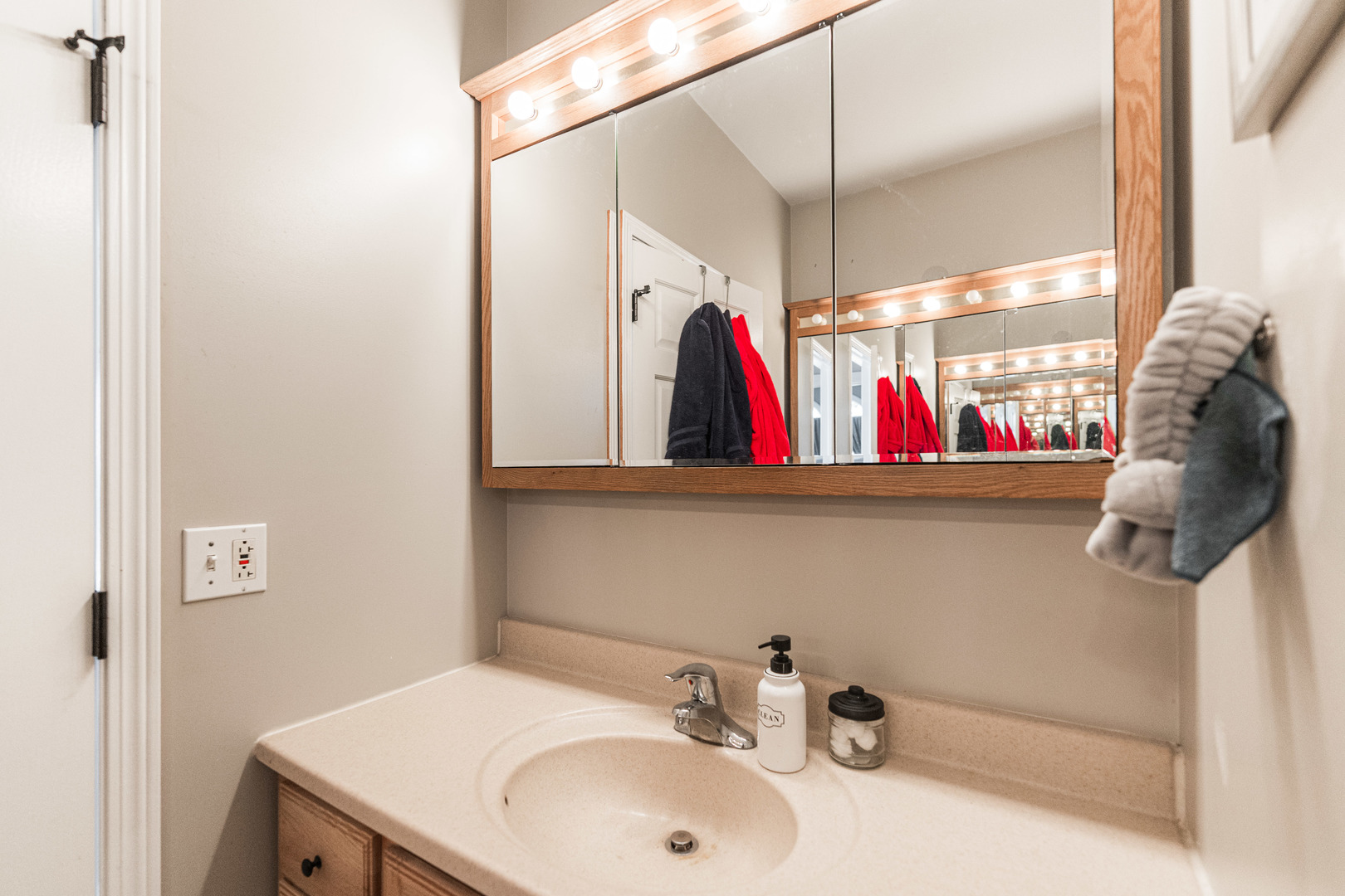 190 S Grace Street, Lombard, IL 60148