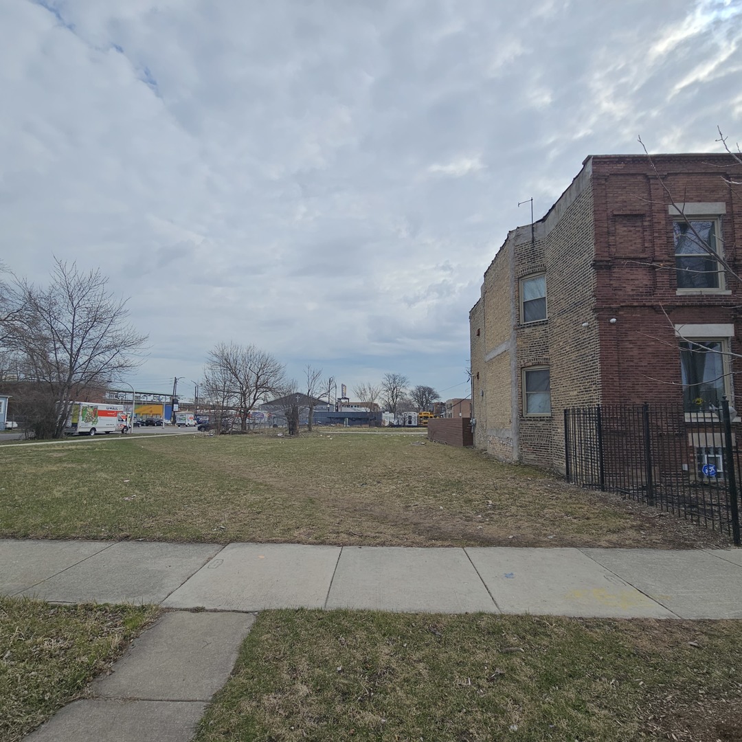 231 N La Crosse Avenue, Chicago, IL 60644