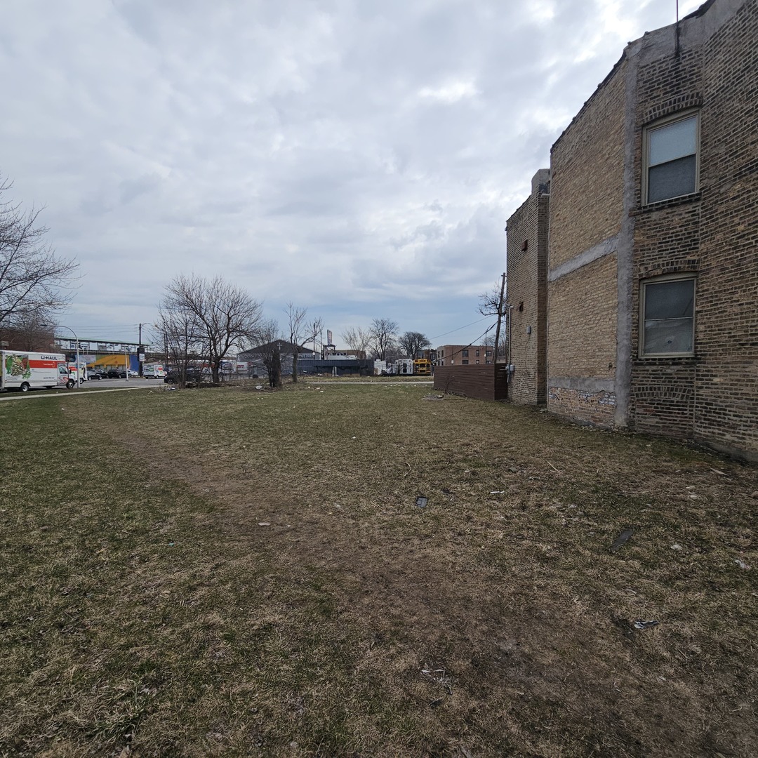 231 N La Crosse Avenue, Chicago, IL 60644