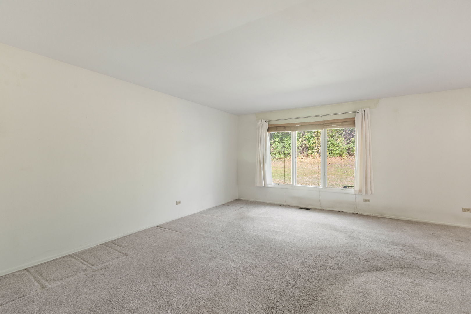 920 Eden Drive, Schaumburg, IL 60195