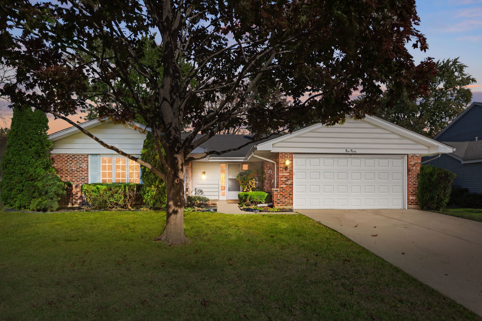 920 Eden Drive, Schaumburg, IL 60195