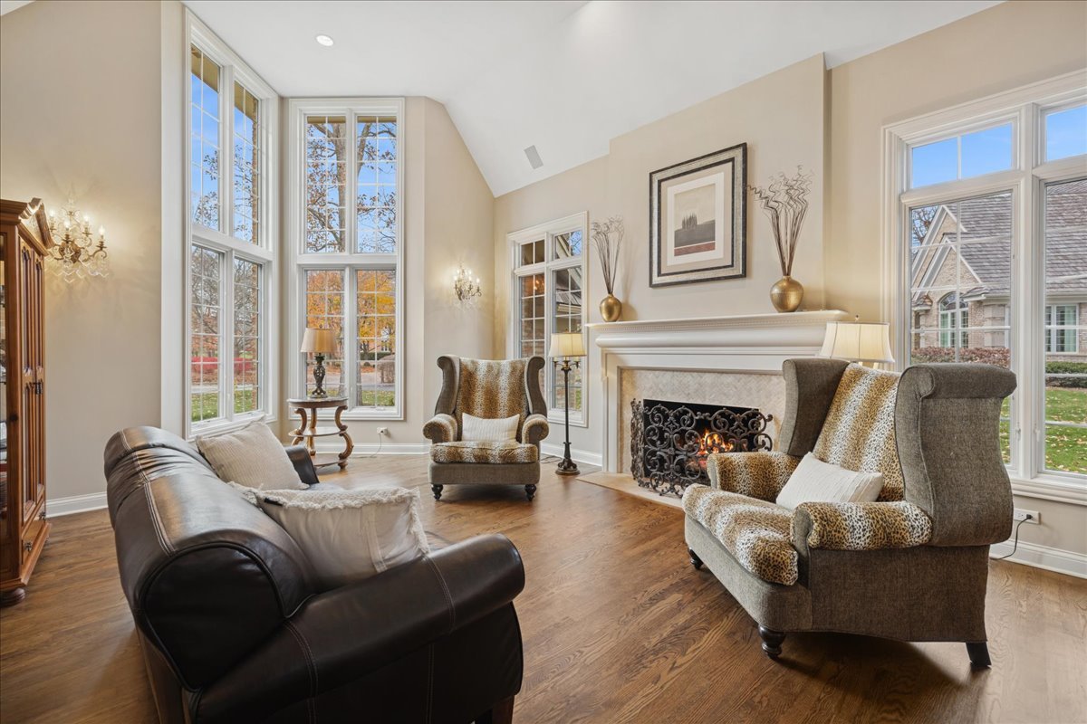 2041 Tremont Court, Libertyville, IL 60048