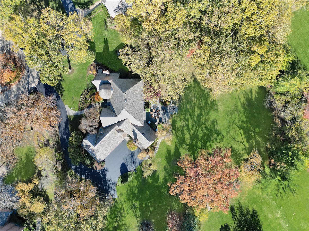 2041 Tremont Court, Libertyville, IL 60048