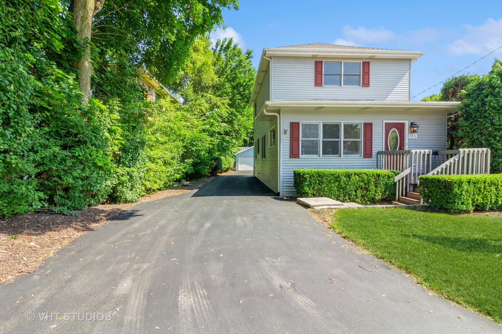915 E Chicago Avenue, Naperville, IL 60540