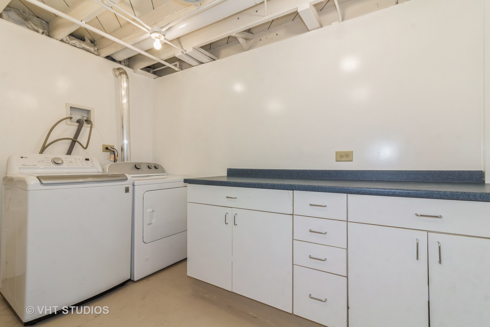 915 E Chicago Avenue, Naperville, IL 60540