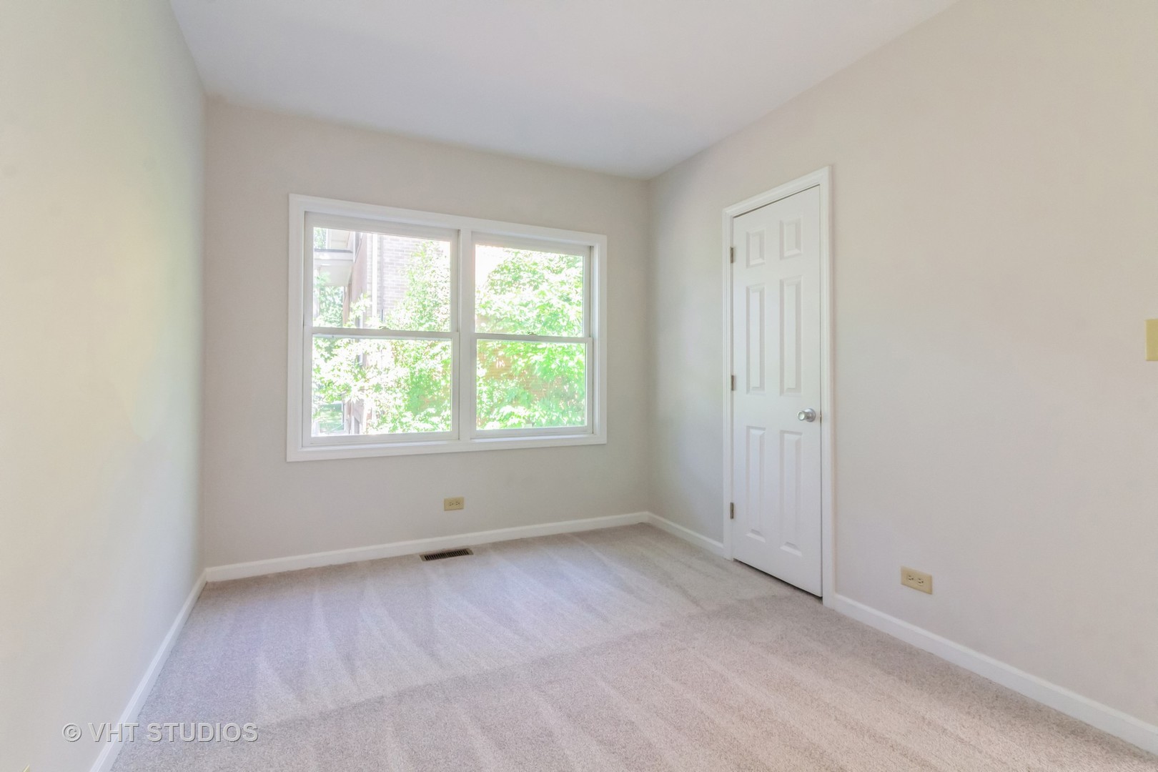 915 E Chicago Avenue, Naperville, IL 60540