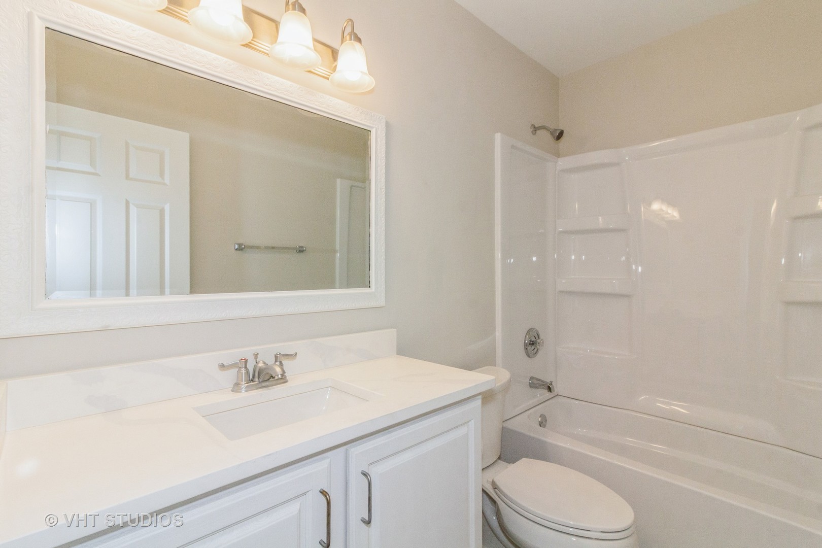 915 E Chicago Avenue, Naperville, IL 60540
