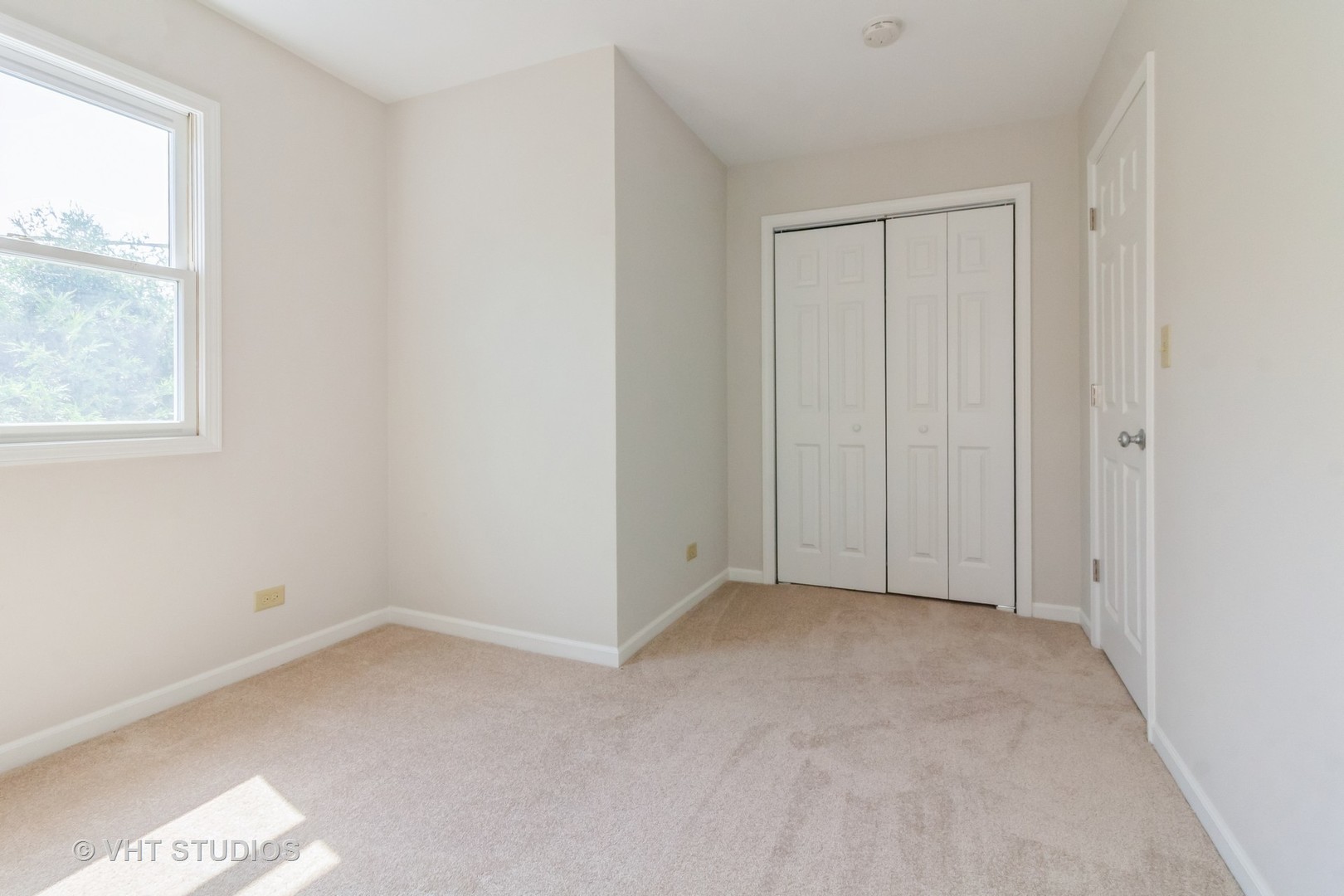 915 E Chicago Avenue, Naperville, IL 60540