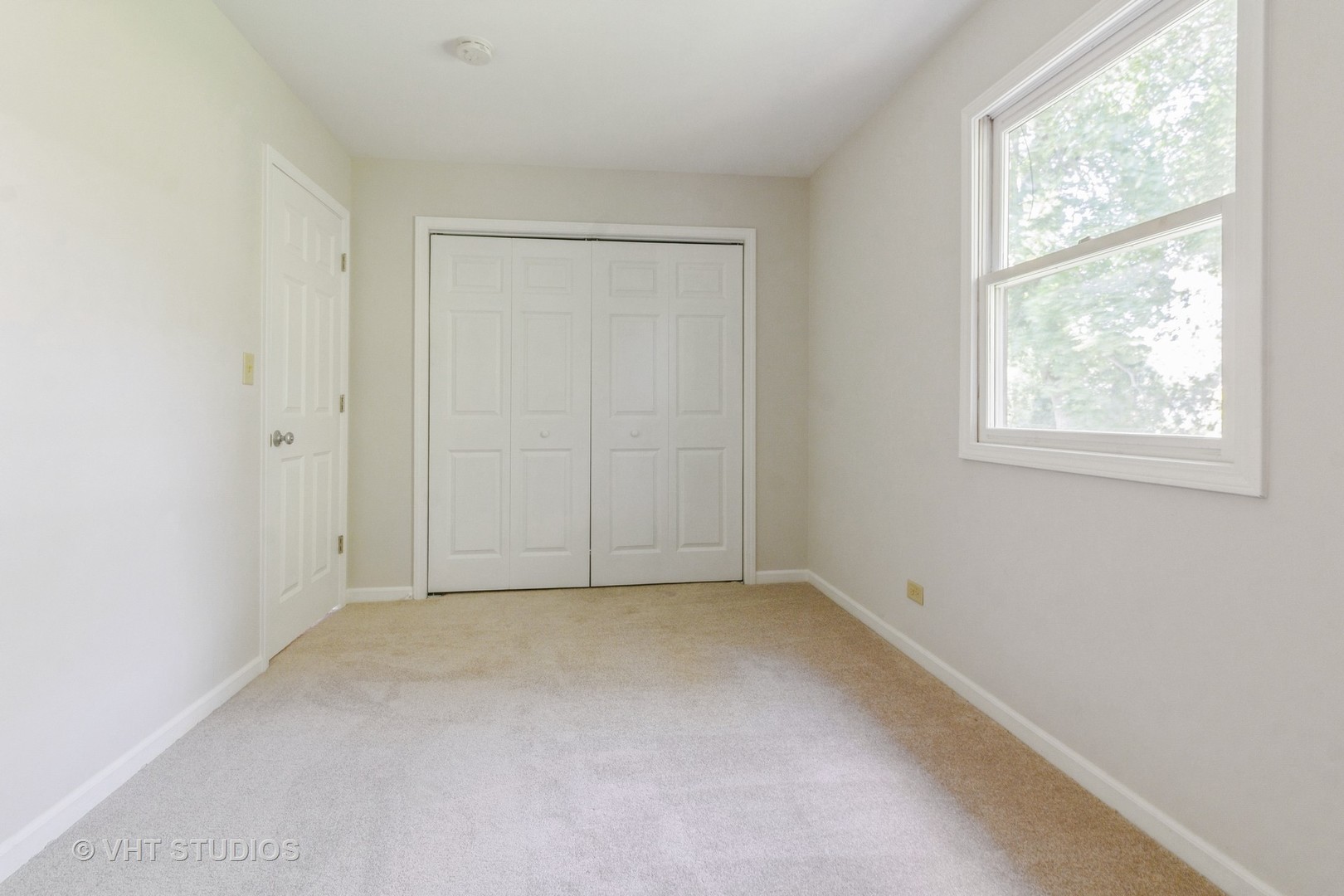 915 E Chicago Avenue, Naperville, IL 60540