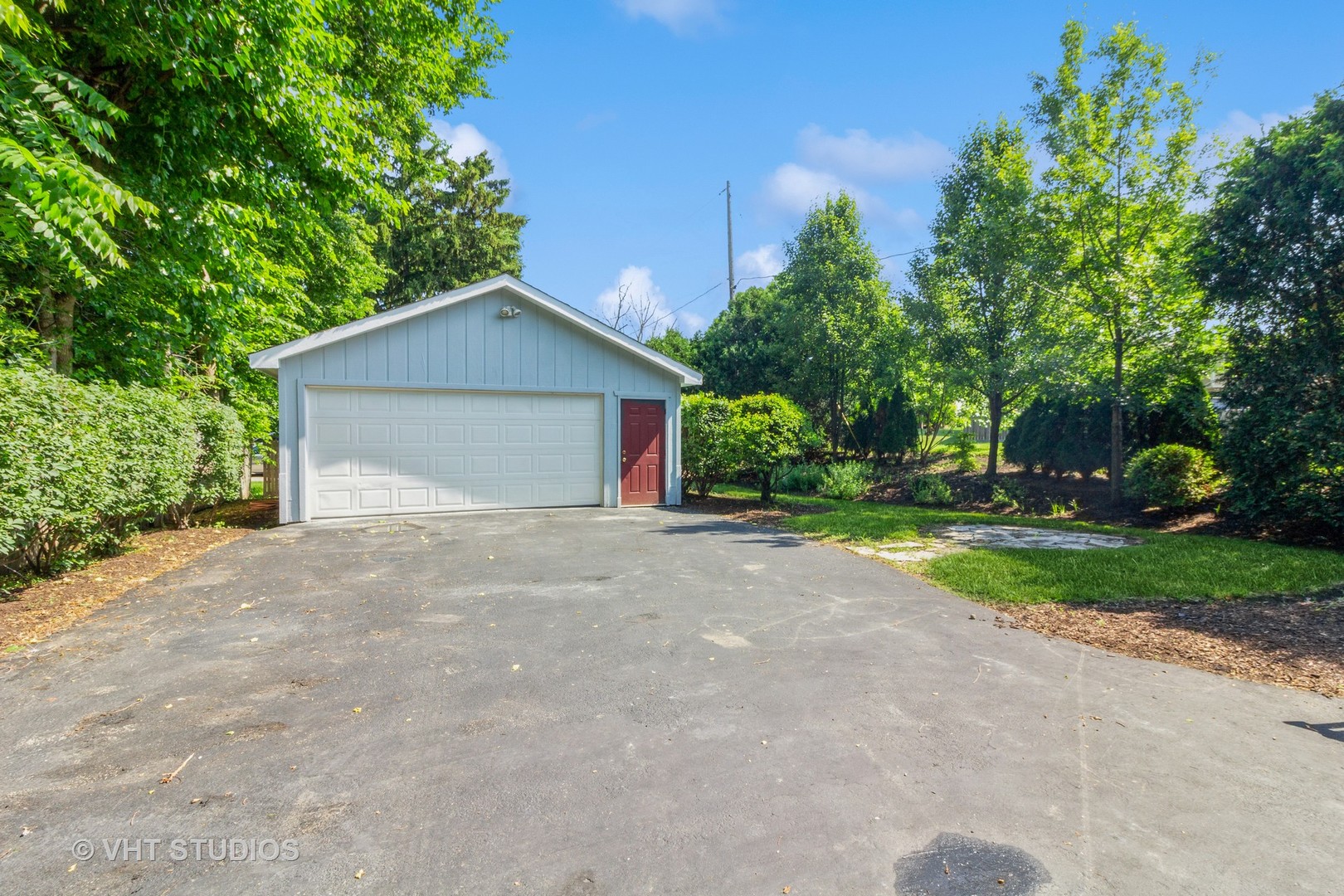 915 E Chicago Avenue, Naperville, IL 60540