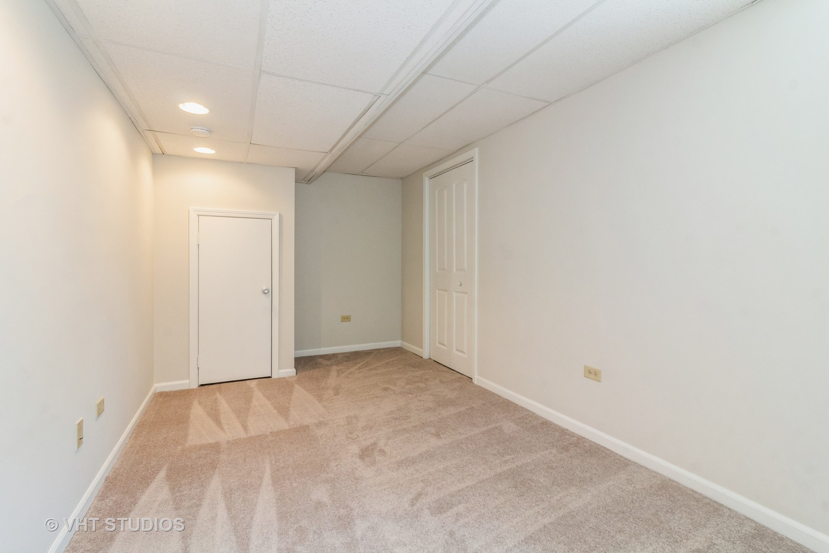 915 E Chicago Avenue, Naperville, IL 60540