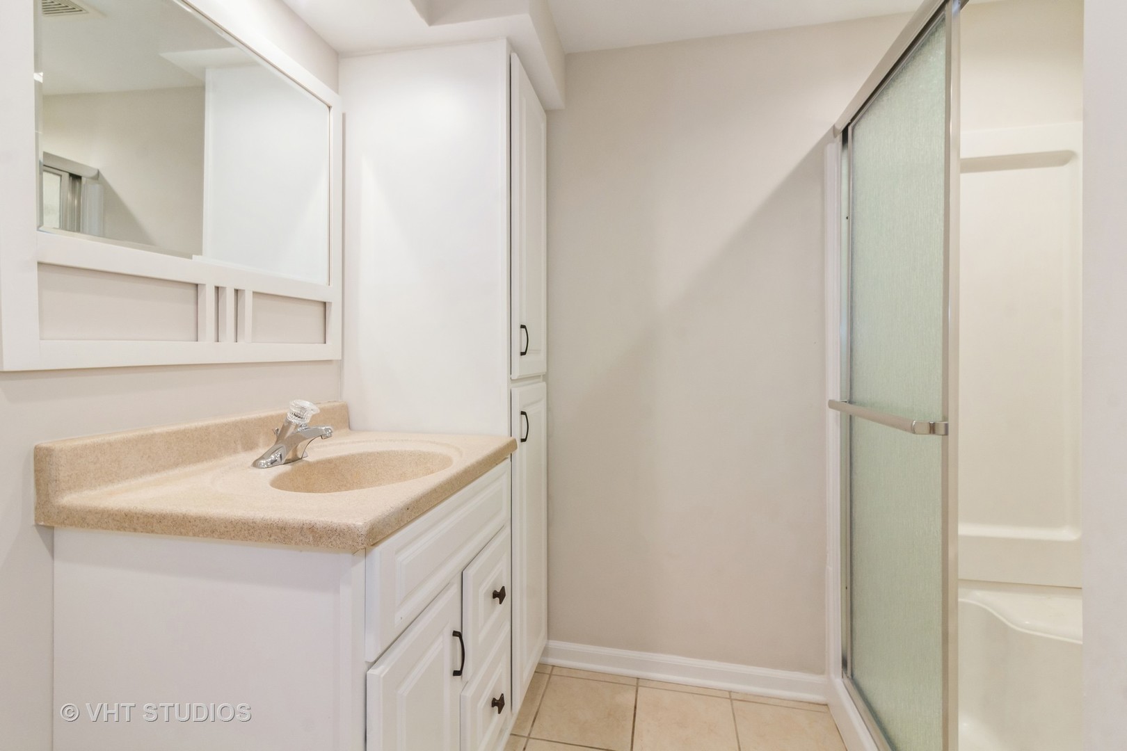915 E Chicago Avenue, Naperville, IL 60540