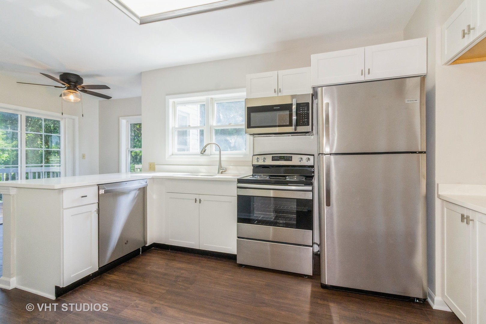 915 E Chicago Avenue, Naperville, IL 60540