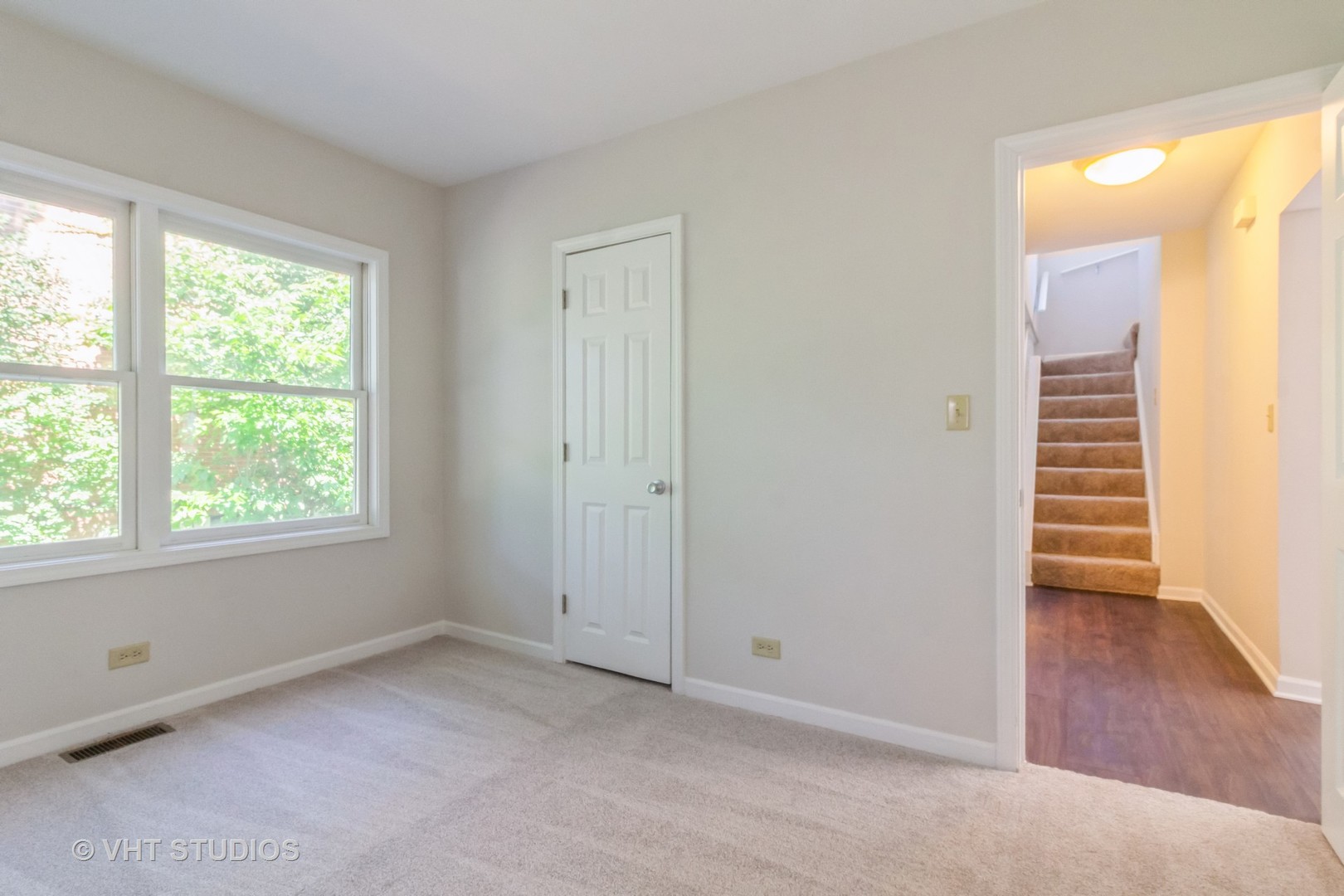 915 E Chicago Avenue, Naperville, IL 60540