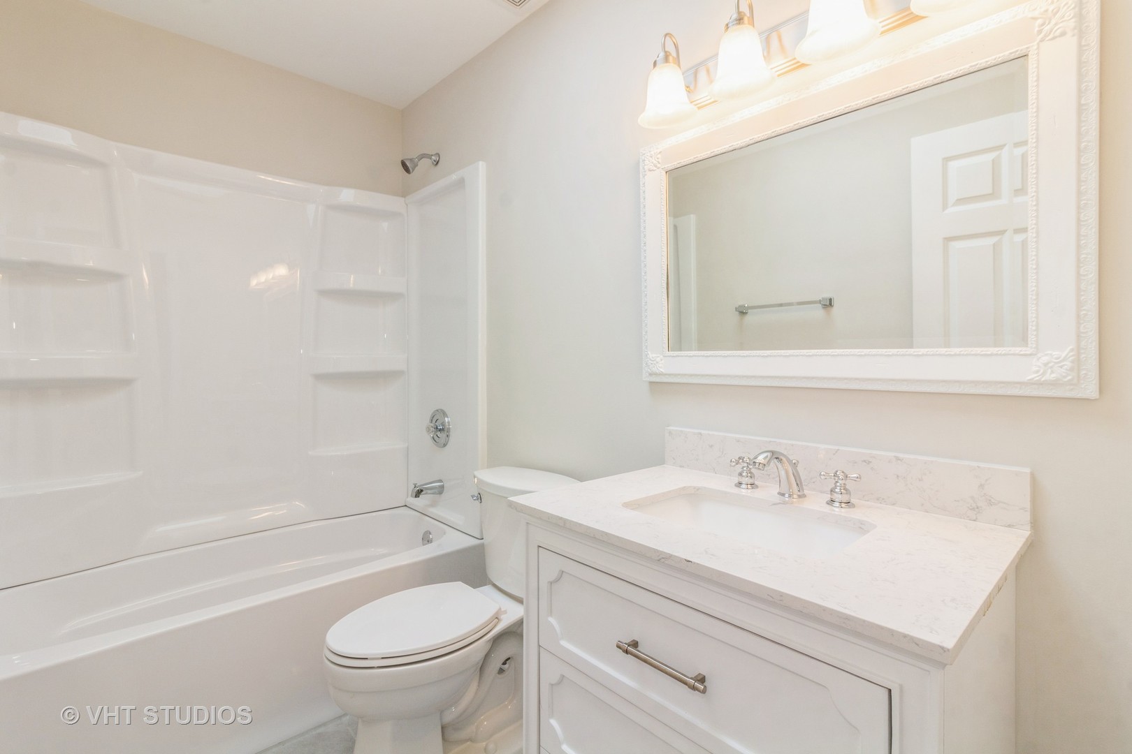 915 E Chicago Avenue, Naperville, IL 60540