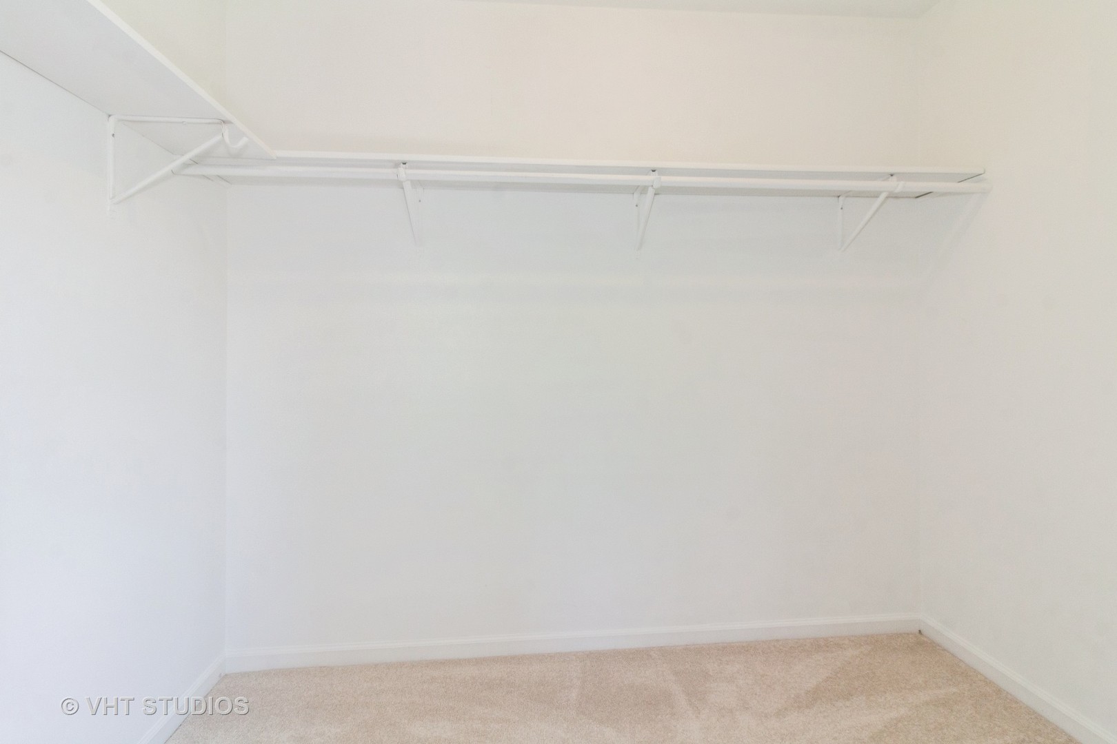 915 E Chicago Avenue, Naperville, IL 60540