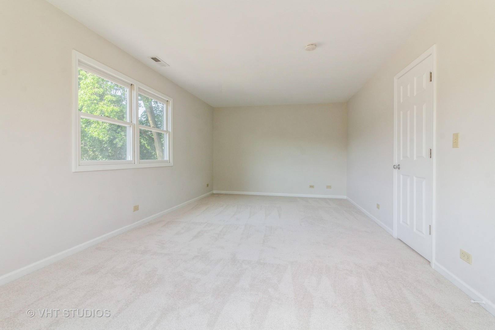 915 E Chicago Avenue, Naperville, IL 60540