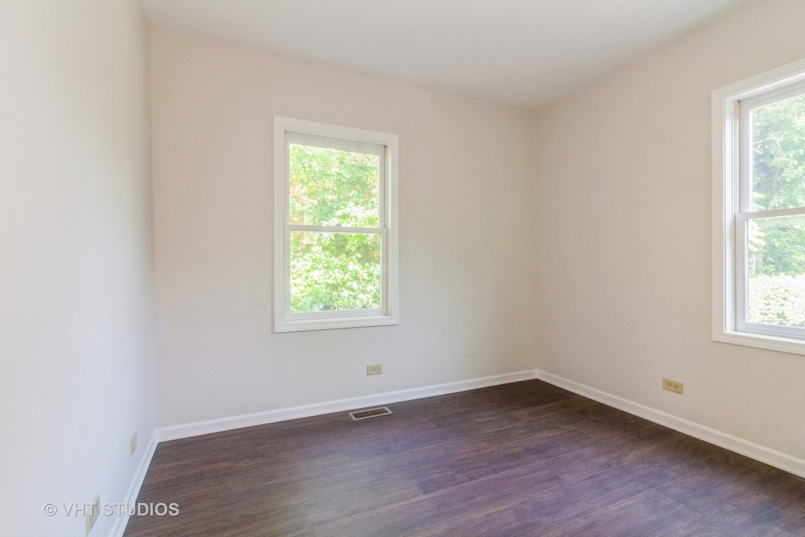 915 E Chicago Avenue, Naperville, IL 60540
