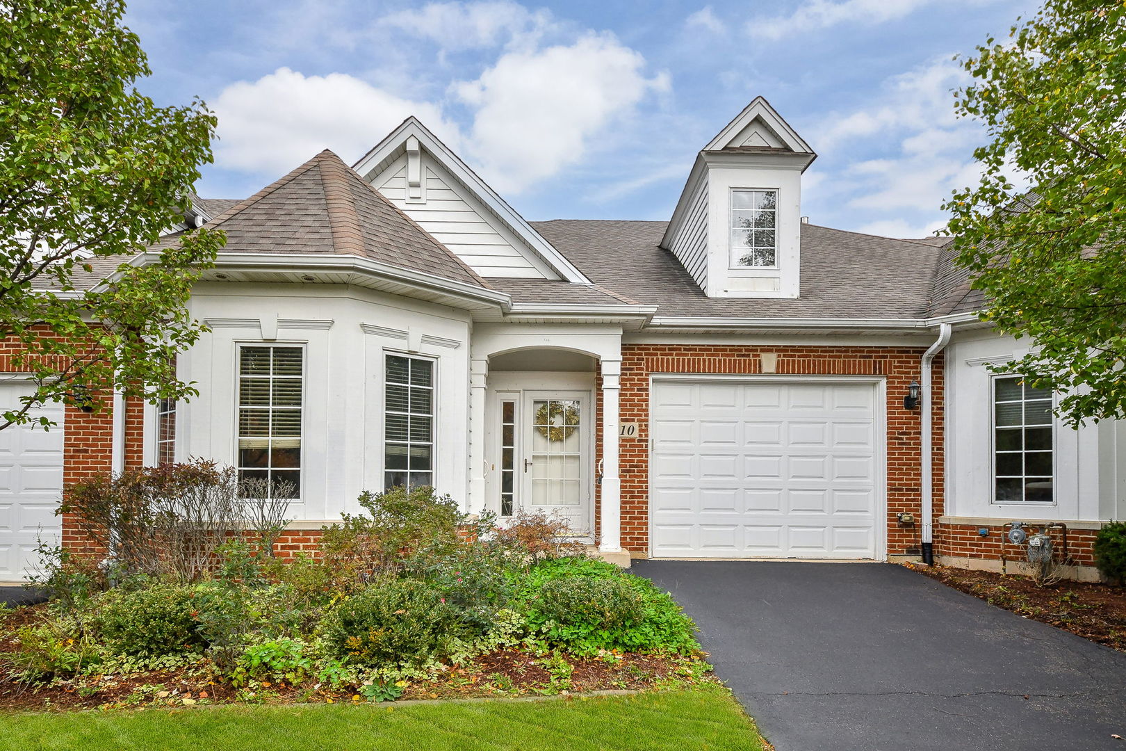 310 Delnor Glen Drive #310, St. Charles, IL 60174