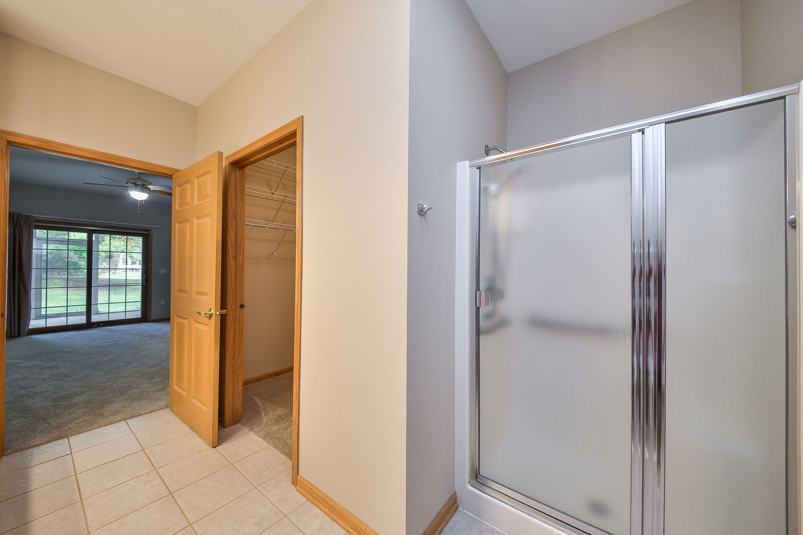 310 Delnor Glen Drive #310, St. Charles, IL 60174