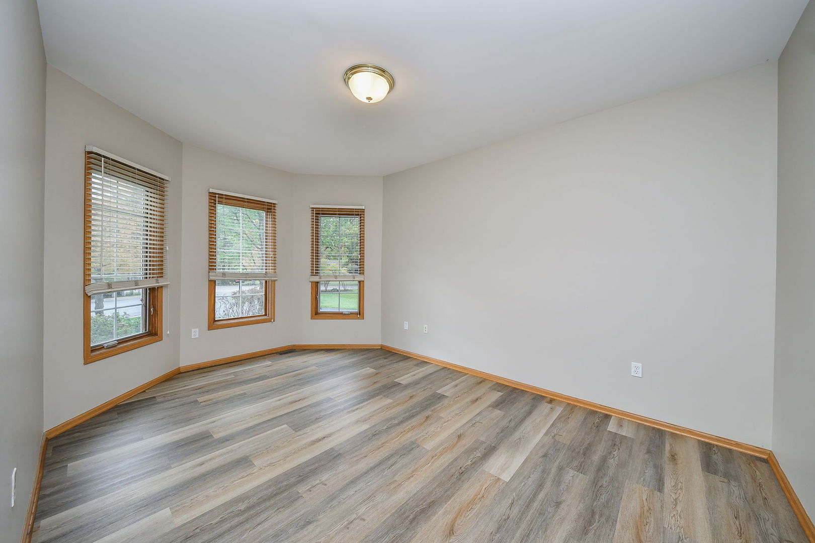 310 Delnor Glen Drive #310, St. Charles, IL 60174