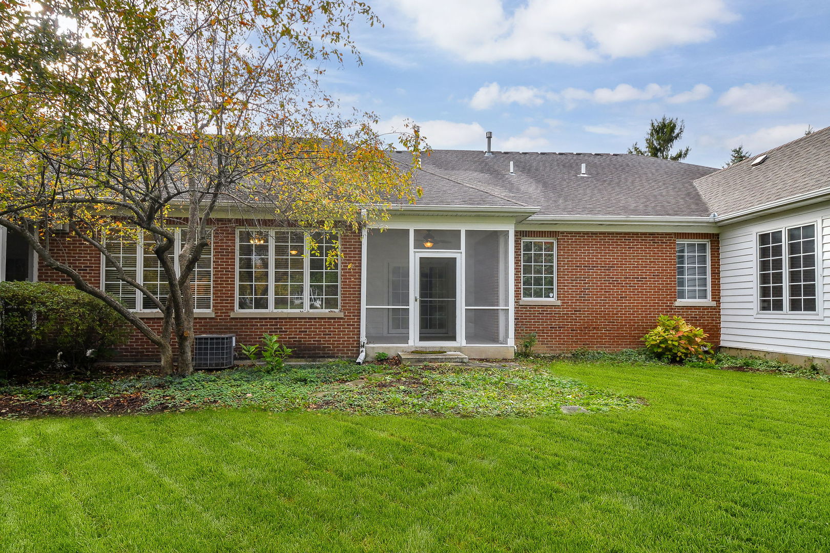 310 Delnor Glen Drive #310, St. Charles, IL 60174