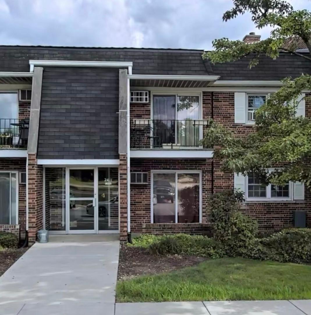 2327 Ogden Avenue #10, Downers Grove, IL 60515