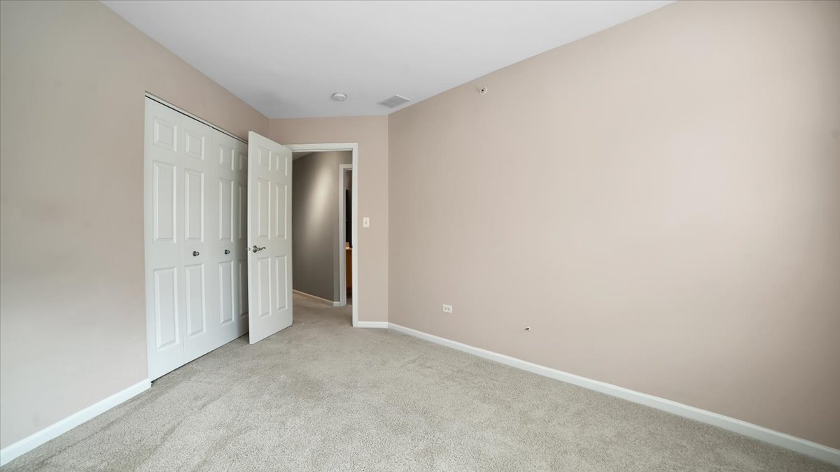 1706 Buckingham Drive, Des Plaines, IL 60018