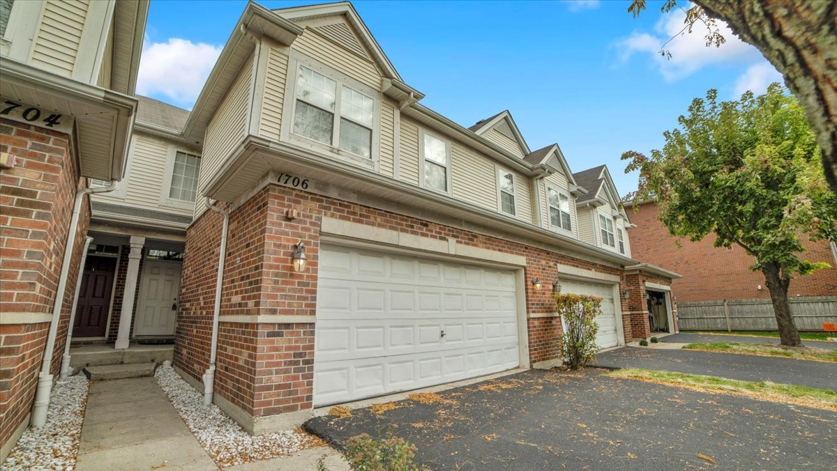 1706 Buckingham Drive, Des Plaines, IL 60018