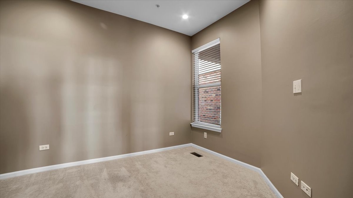 1706 Buckingham Drive, Des Plaines, IL 60018