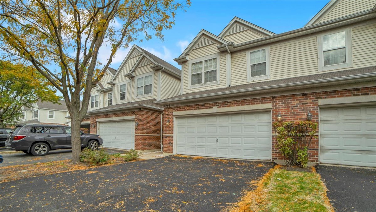 1706 Buckingham Drive, Des Plaines, IL 60018