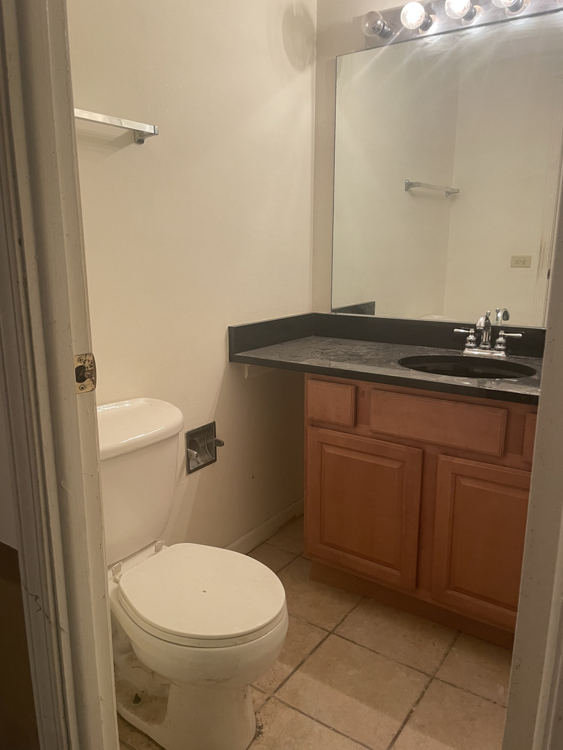 5900 Oakwood Drive #1L, Lisle, IL 60532