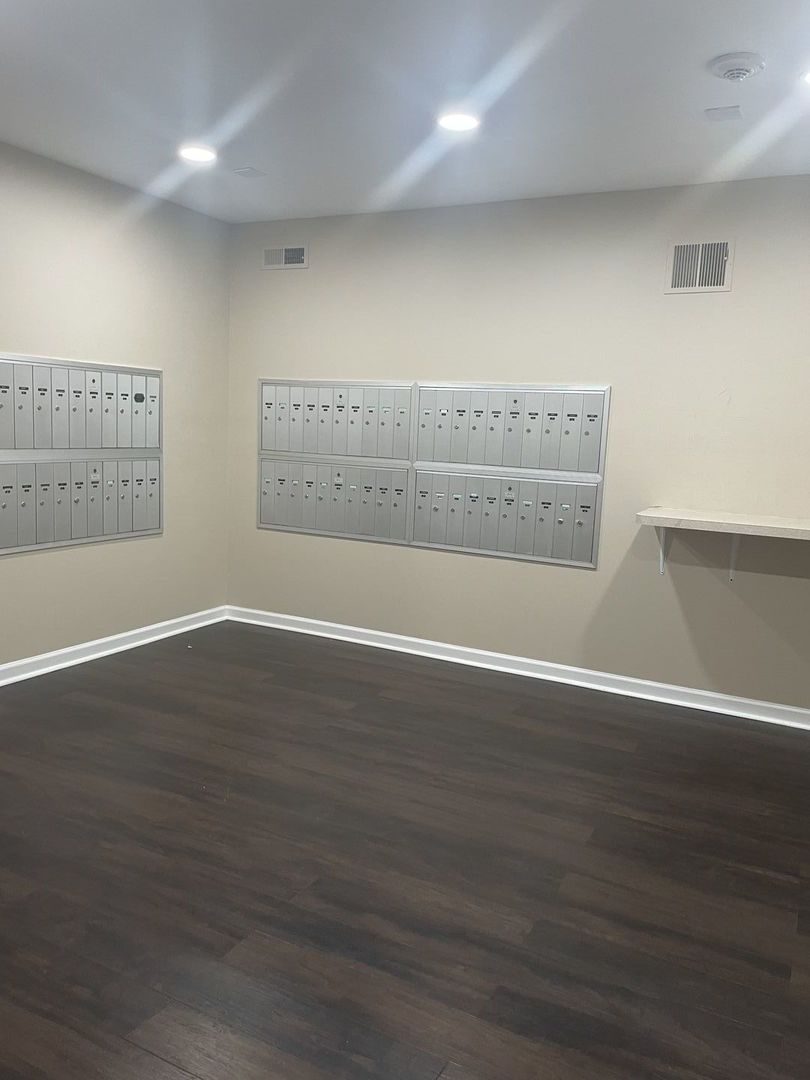 5900 Oakwood Drive #1L, Lisle, IL 60532