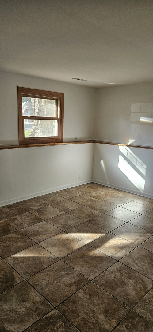 1702 Knoll Avenue, McHenry, IL 60050