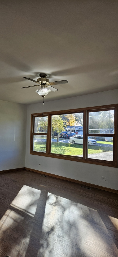 1702 Knoll Avenue, McHenry, IL 60050