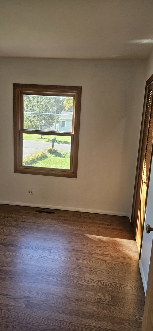 1702 Knoll Avenue, McHenry, IL 60050