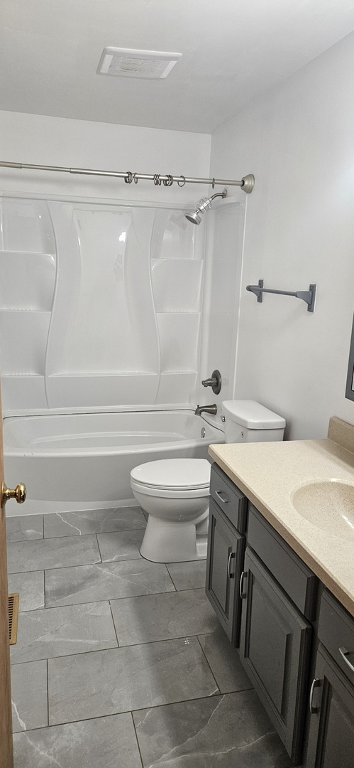 1702 Knoll Avenue, McHenry, IL 60050