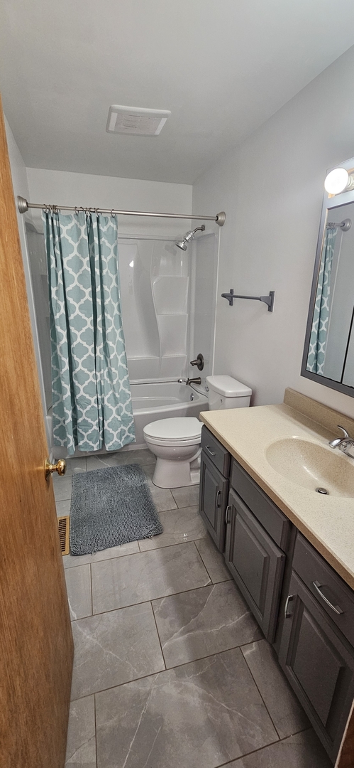 1702 Knoll Avenue, McHenry, IL 60050