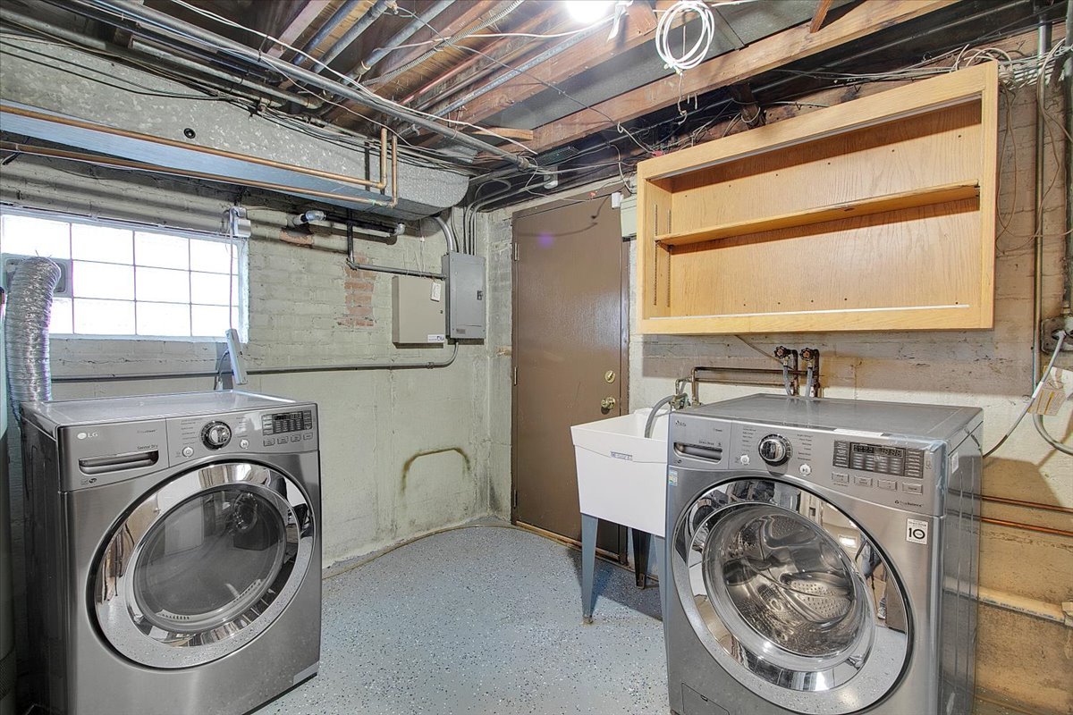 550 S Hillcrest Avenue, Elmhurst, IL 60126