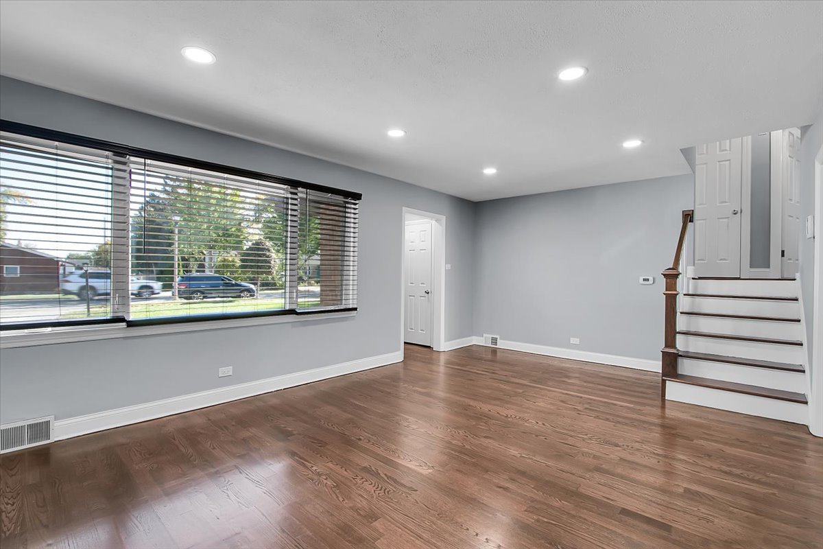 550 S Hillcrest Avenue, Elmhurst, IL 60126