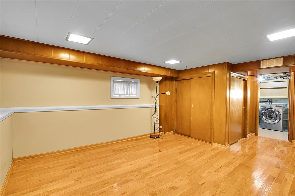 550 S Hillcrest Avenue, Elmhurst, IL 60126