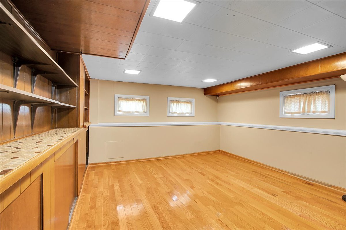 550 S Hillcrest Avenue, Elmhurst, IL 60126